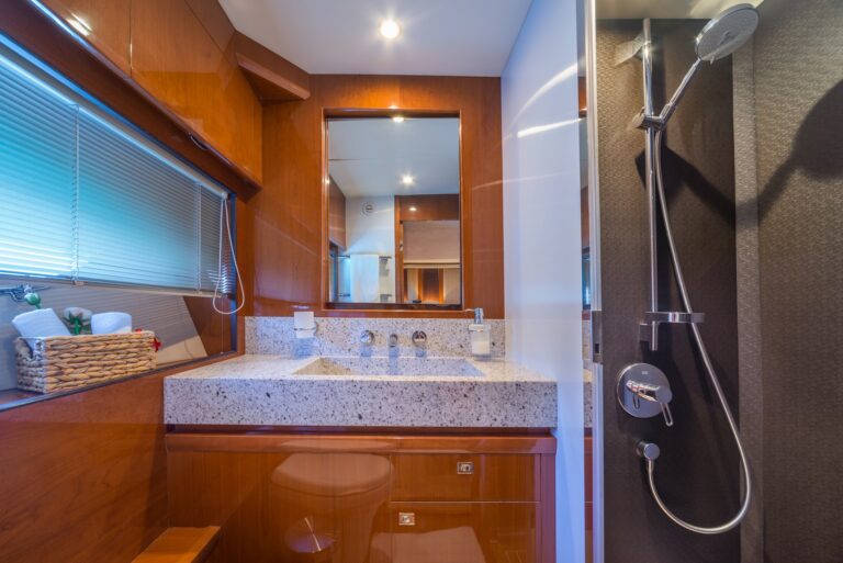 Motor Yacht 66 ABOVE - 019