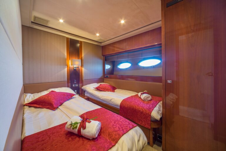Motor Yacht 66 ABOVE - 020