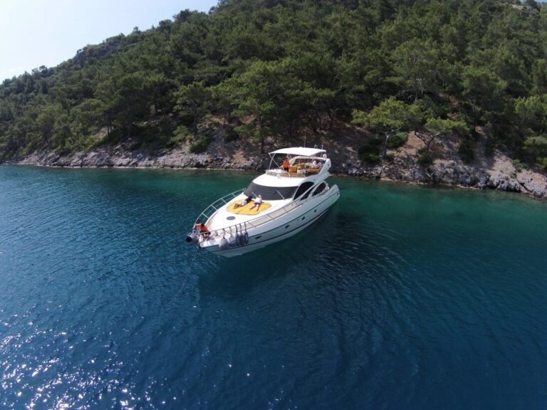 Motor Yacht AS MARINE - Anchored