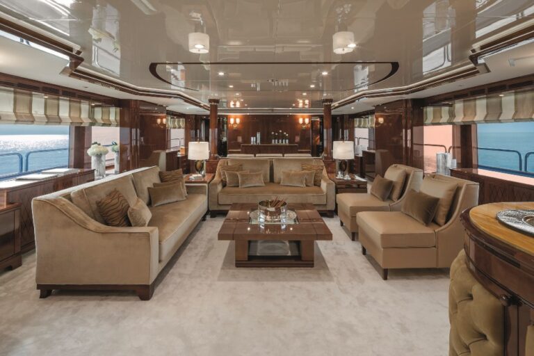 Motor Yacht CHECKMATE. - Main Salon