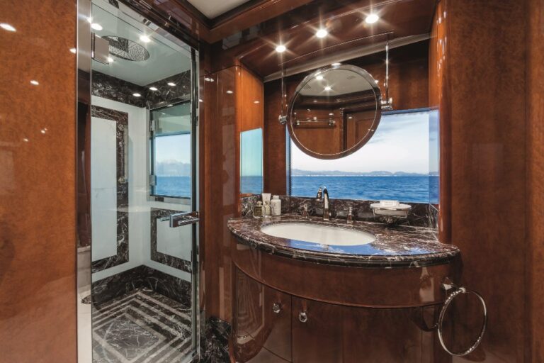 Motor Yacht CHECKMATE. - Master Cabin Shower