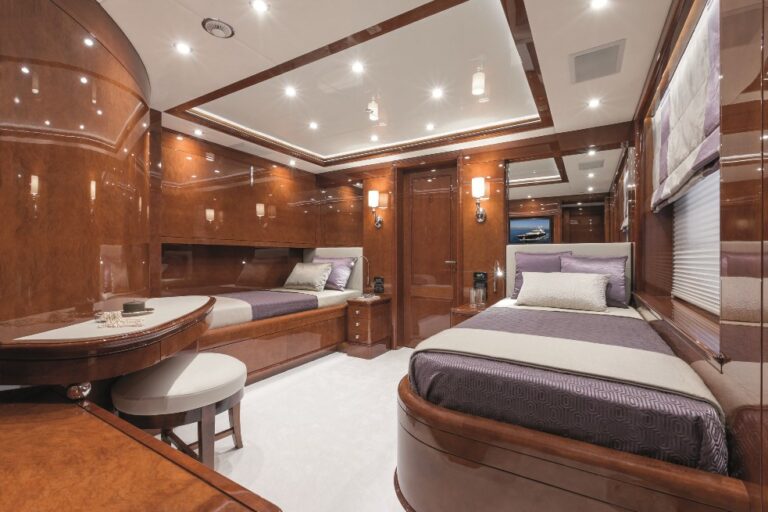 Motor Yacht CHECKMATE. - Twin Cabin