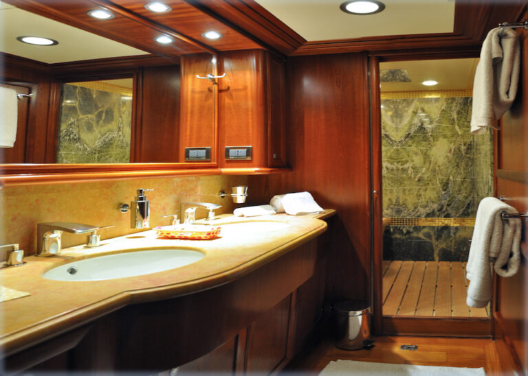 Motor Yacht CONQUISTADOR - Ensuite