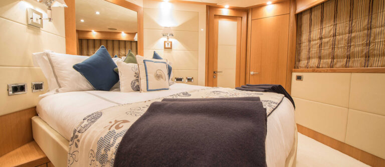 Motor Yacht EMOJI - 009