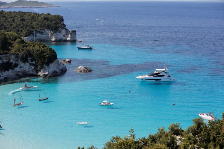 Motor Yacht FINEZZA - On Charter