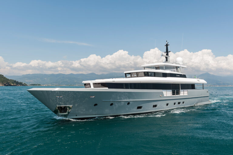 Motor Yacht FOAM-2