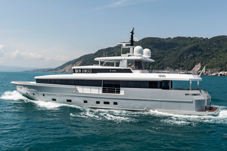 Motor Yacht FOAM-3