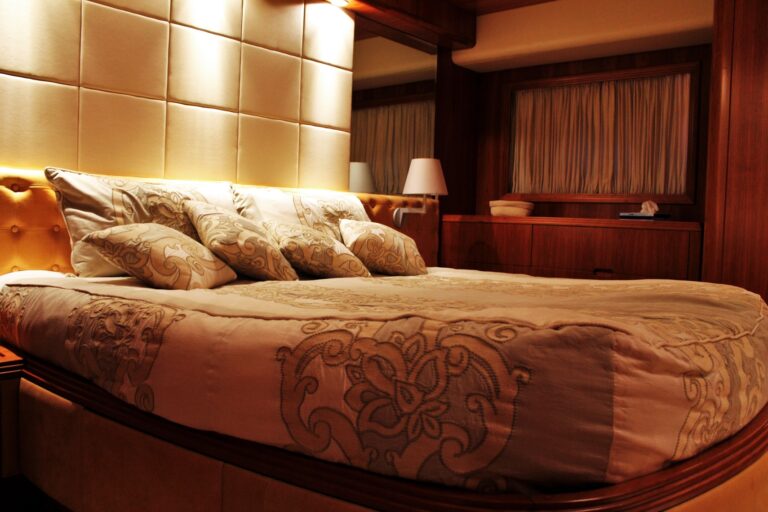 Motor Yacht HAPPY FEET - VIP cabin