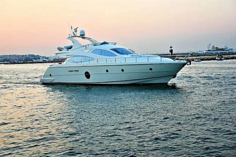 Motor Yacht JULY