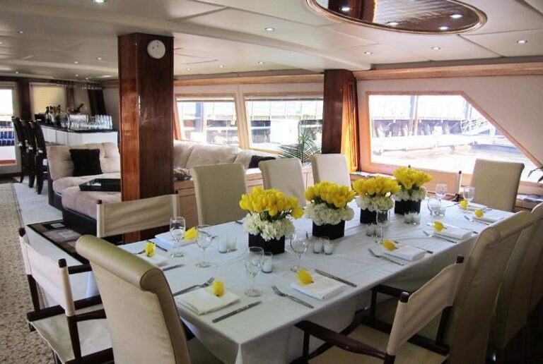 Motor Yacht JUSTINE - Formal dining
