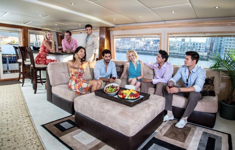 Motor Yacht JUSTINE - Main Salon