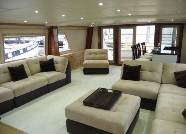 Motor Yacht JUSTINE - Main Salon looking Aft