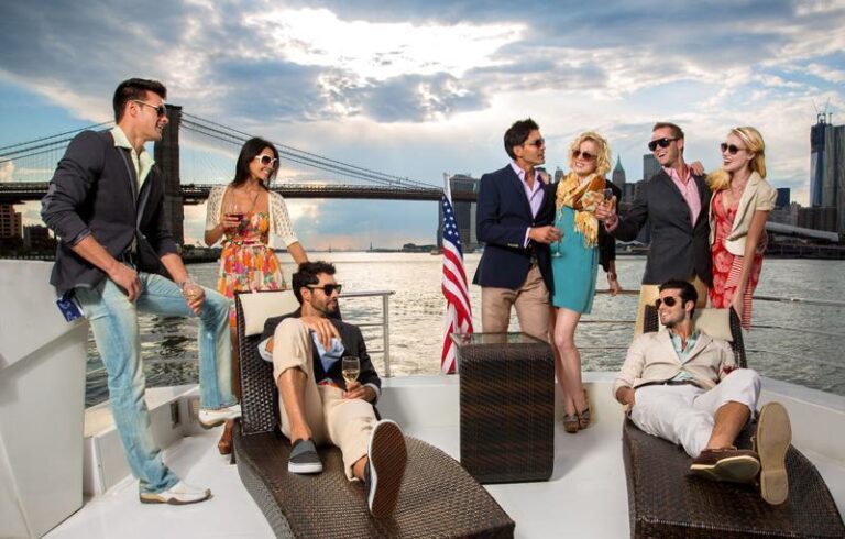 Motor Yacht JUSTINE - Relaxing on the Flybridge