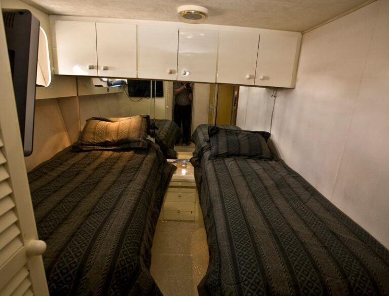 Motor Yacht JUSTINE - Twin Cabin
