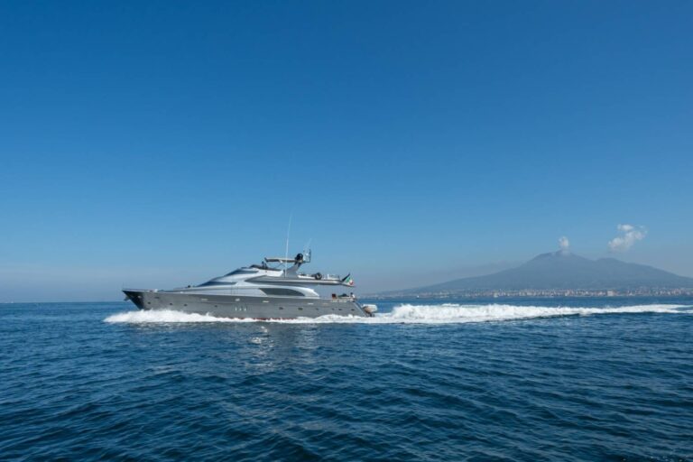 Motor Yacht LADY B
