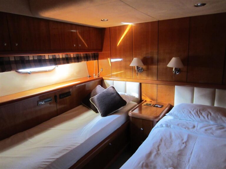 Motor Yacht LUCKY BEAR - Twin Cabin