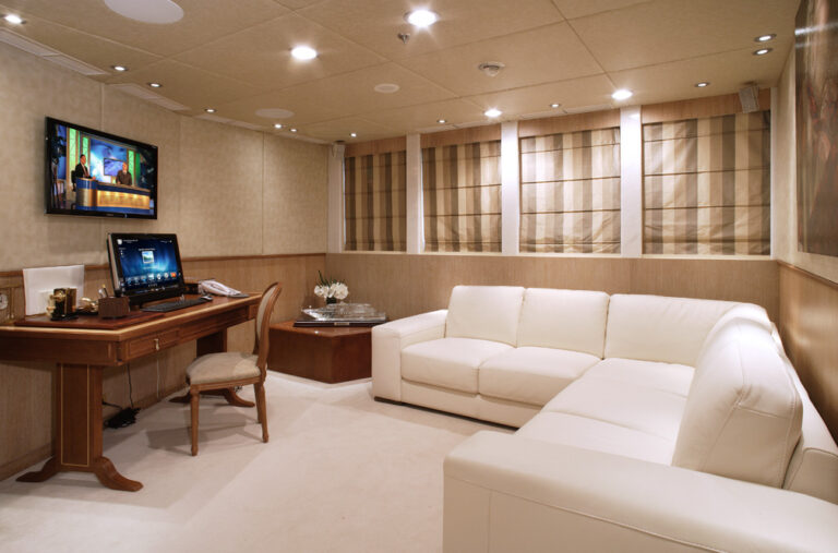 Motor Yacht MOONLIGHT II - Master study