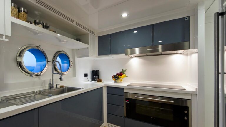 Motor Yacht Preference.- amenities Photo credit Tansu Yachts