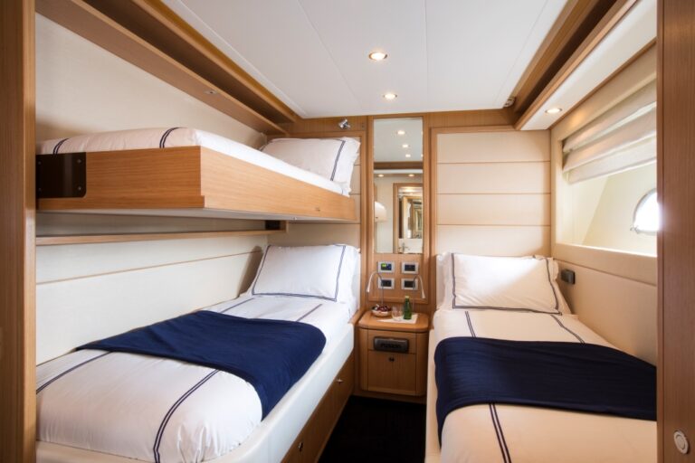Motor Yacht SANS ABRI - Twin cabin with Pullman