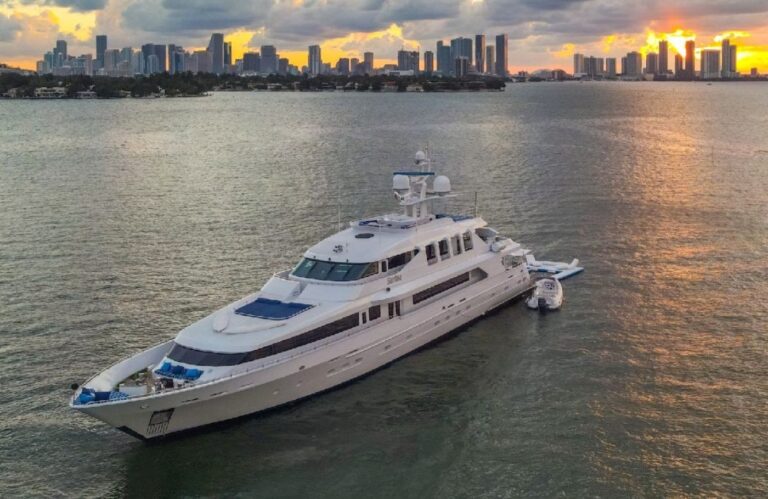 Motor Yacht SURINA
