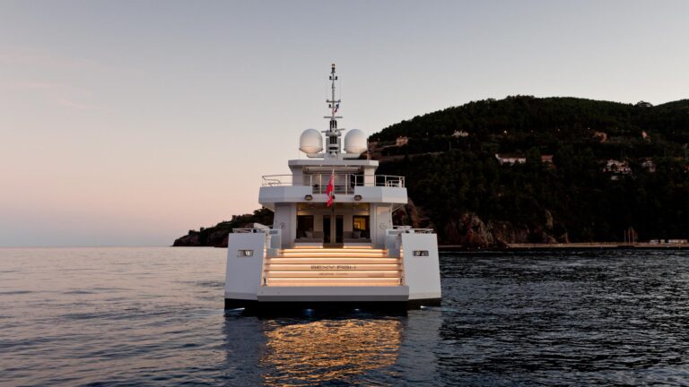 Motor Yacht Sexy Fish - Tansu Yachts - aft