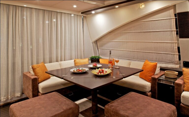 Motor Yacht THEA - Dining