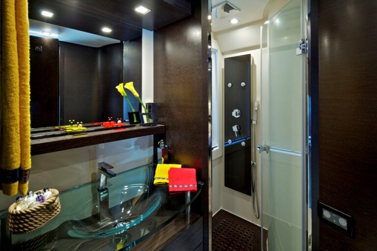 Motor Yacht THEA - Ensuite