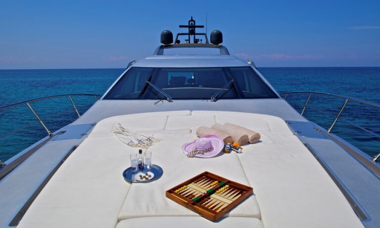 Motor Yacht THEA - Foredeck