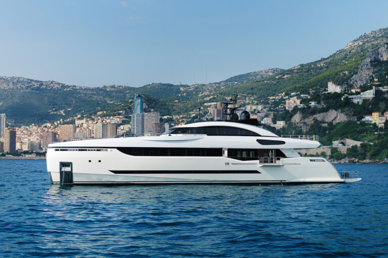 40M MODERN SUPERYACHT