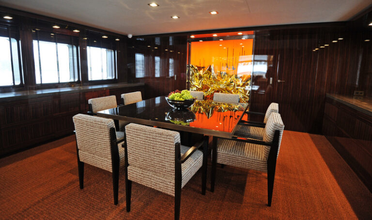 Motor yacht A2 - Dining
