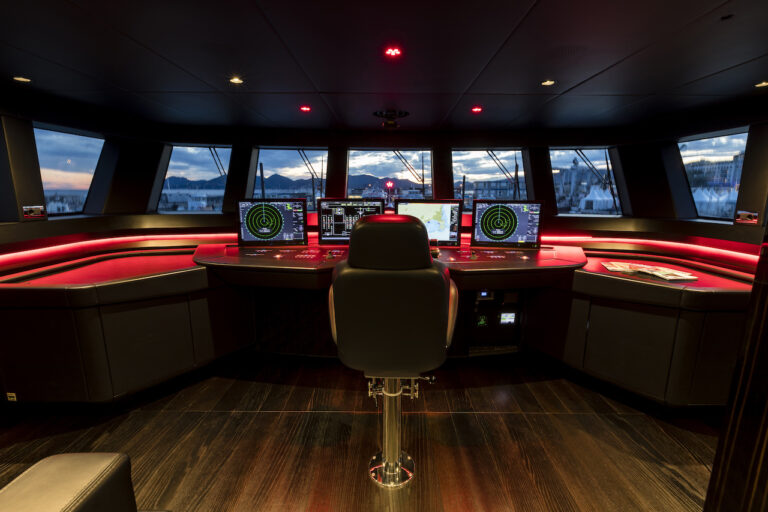 Motor Yacht ANDIAMO - Helm Station