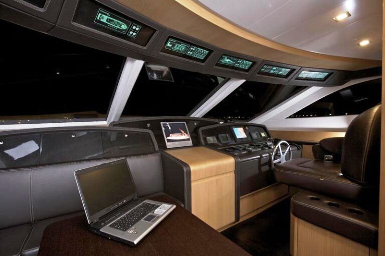 Motor yacht Anassa - Wheelhouse