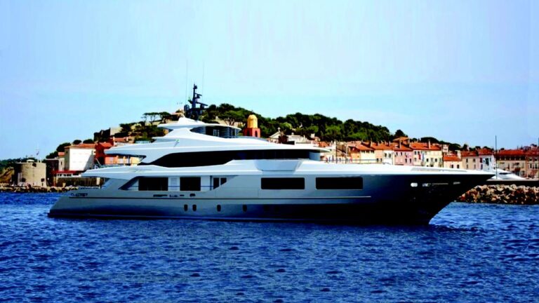 Motor Yacht C55