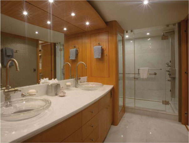 Motor yacht Don Carlo - Master Bath