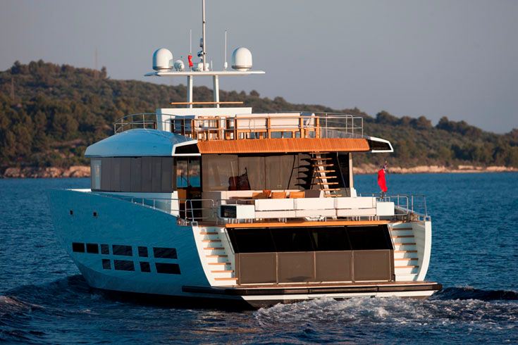 Motor yacht KANGA - Aft View