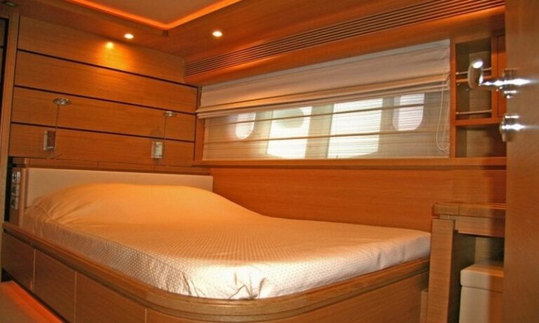Motor yacht LADY CHATTERLEY - Double Cabin