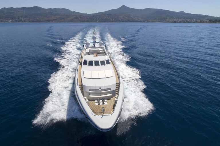 Motor yacht L'EQUINOX - Bow view