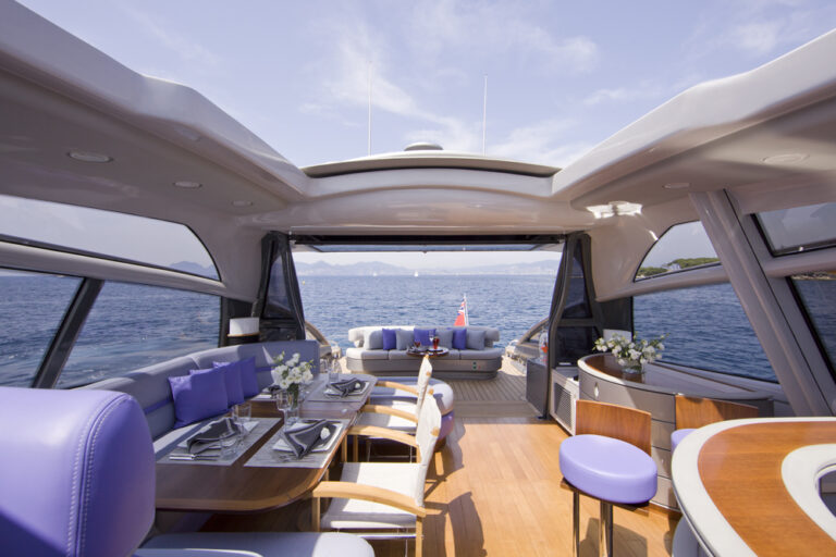 Motor yacht LULU - Main Deck Salon looking Aft