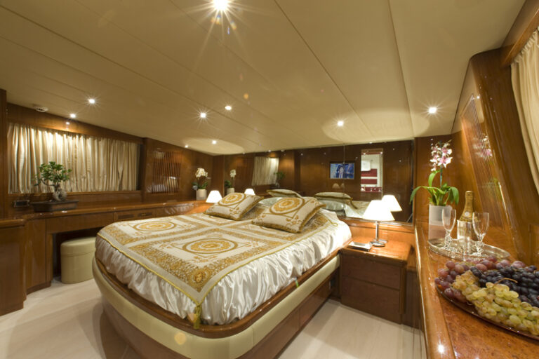 Motor yacht MAGIC DREAM - Master Cabin