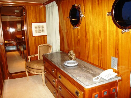 Motor yacht MONACO - Cabin detail