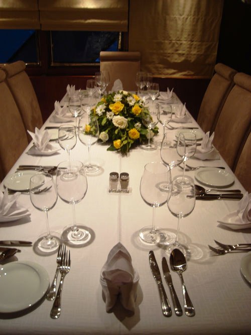 Motor yacht MONACO - Dining detail