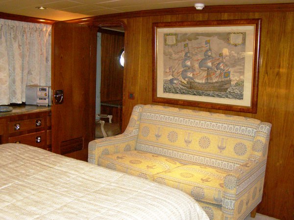 Motor yacht MONACO - Guest Cabin