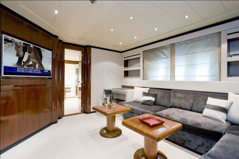 Motor yacht MOSKING - Interior Salon TV