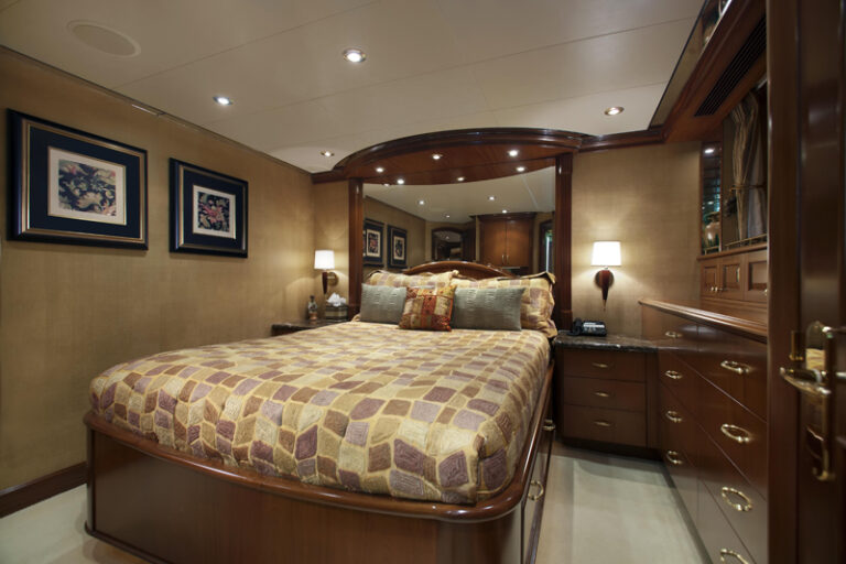 Motor yacht OLGA - Queen Cabin