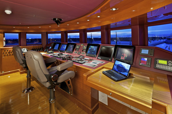 Motor yacht ORAMA -  Wheelhouse