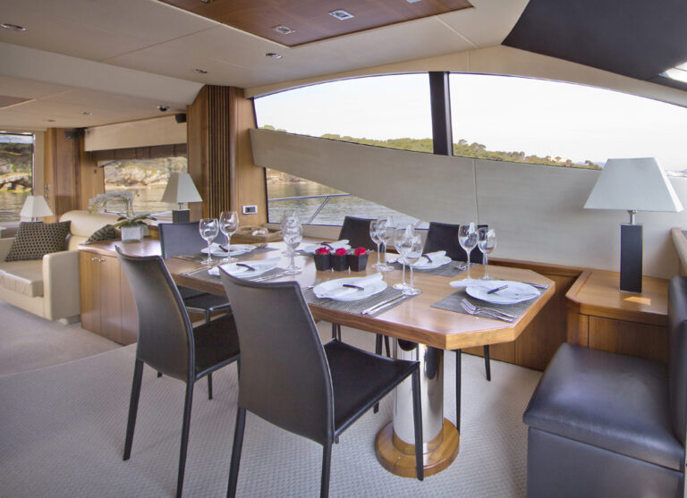 Motor yacht SAMAKANDA - Dining Area