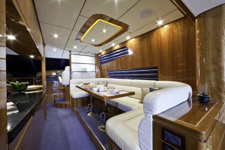 Motor yacht SAMARIC - Dining Table