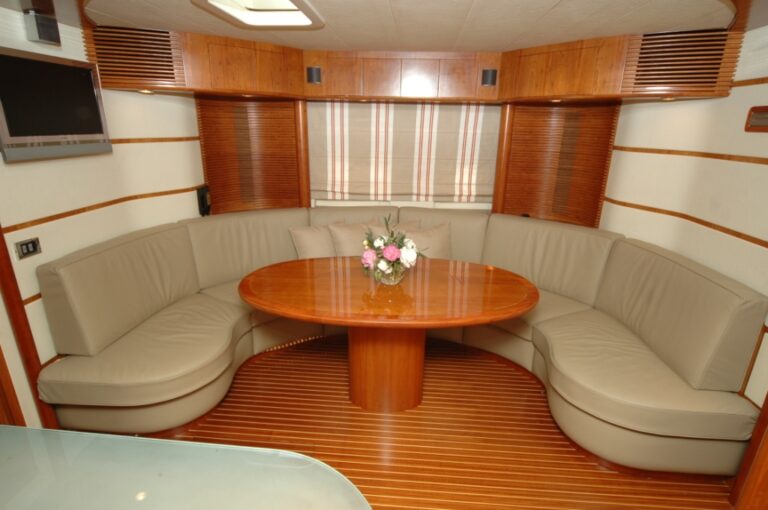 Motor yacht SWEET TITI - Lower Salon