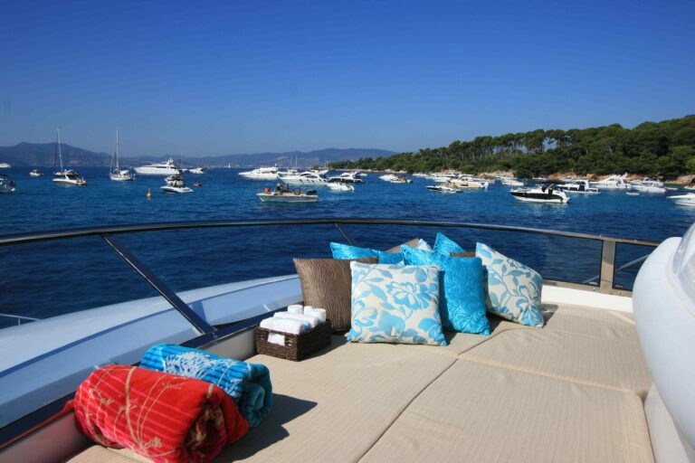 Motor yacht WAVE -  Sunpads