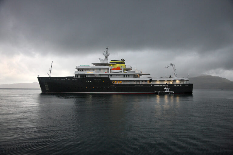 Motor Yacht YERSIN